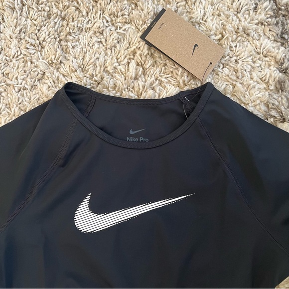 ✔️ NWT✔️ NIKE Pro Dri-Fit Graphic Cropped Training Top - Picture 5 of 9